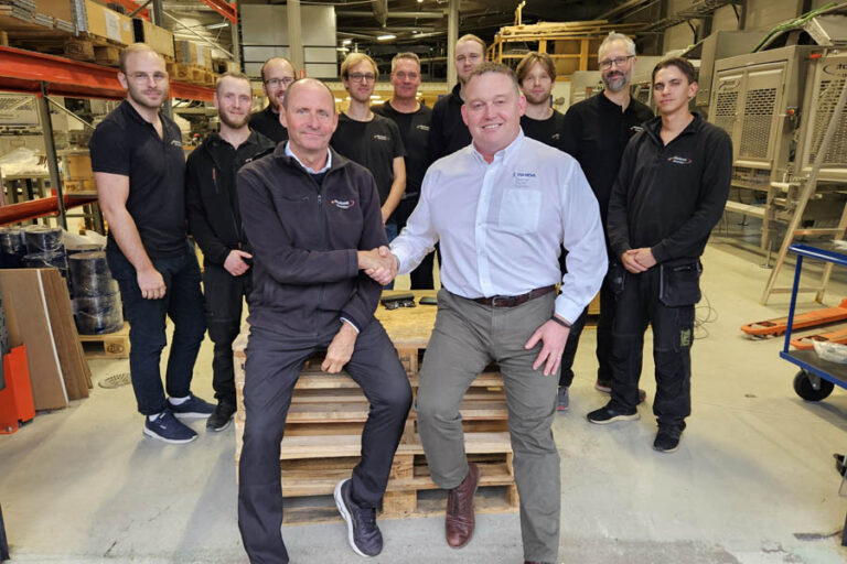 Sverre-Stenbom-Left-Darren-Chandler-Right-and-RobotGrader-Team-Backx